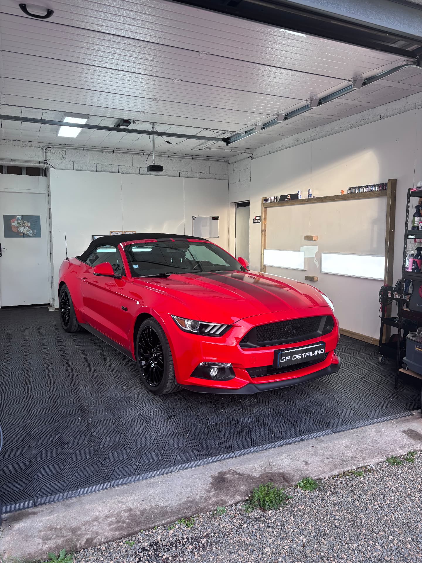 Ford Mustang GT cabriolet rouge après detailing chez GP Detailing