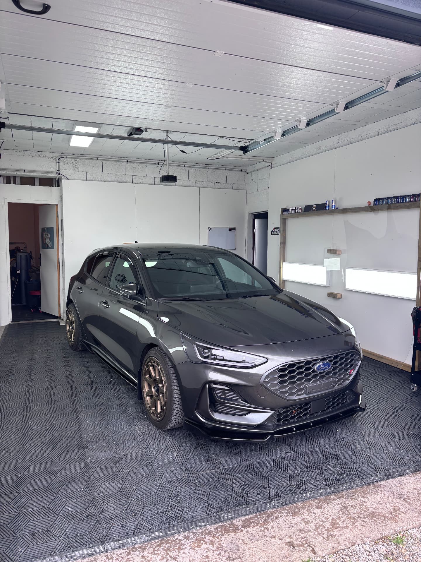 Ford Focus ST grise après detailing complet chez GP Detailing